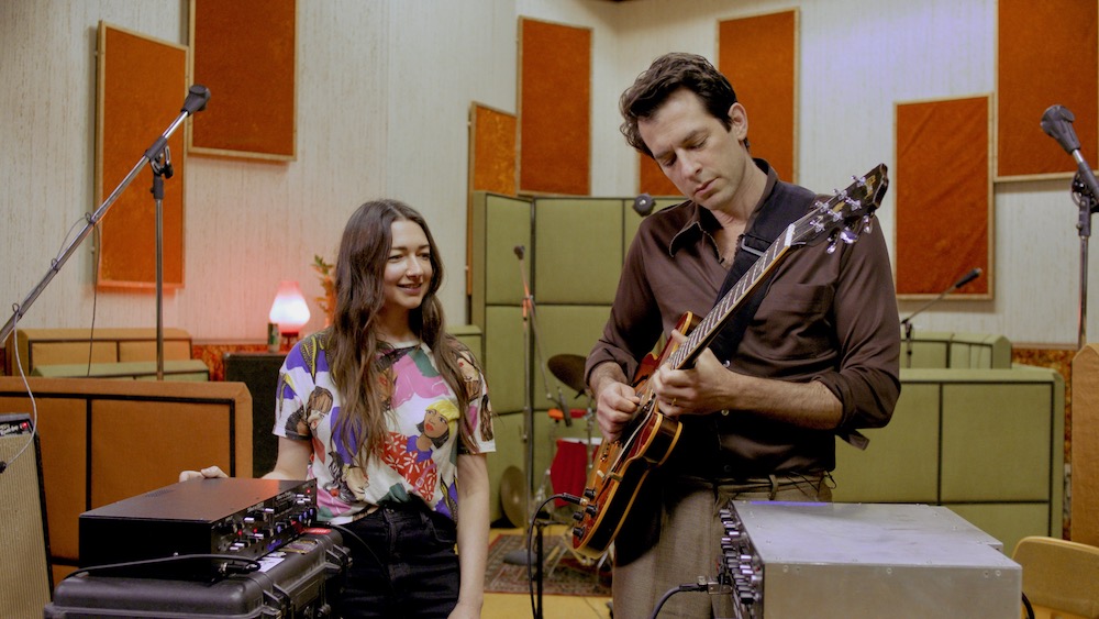 Alison Tavel, Mark Ronson in Resynator